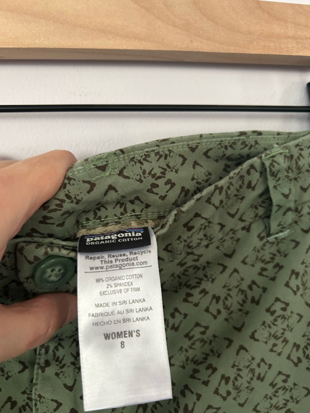 Patagonia Women’s Stretch All-Wear Shorts, Olive Patterned, size 8, EUC - Picture 3 of 4